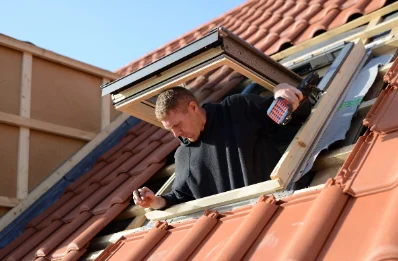 Pose de fenêtres de toit Velux à Oursel-Maison